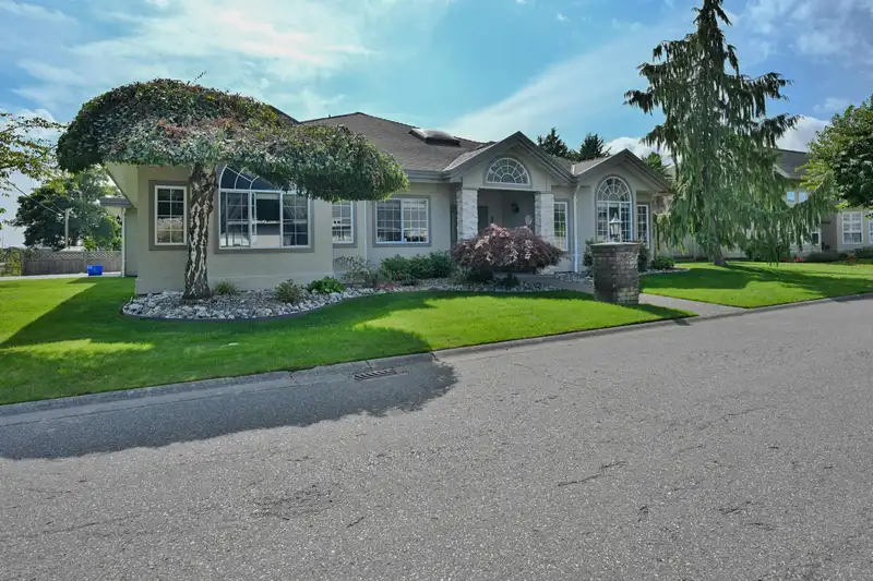6388 SUNRISE LANE - photo 2 of 32