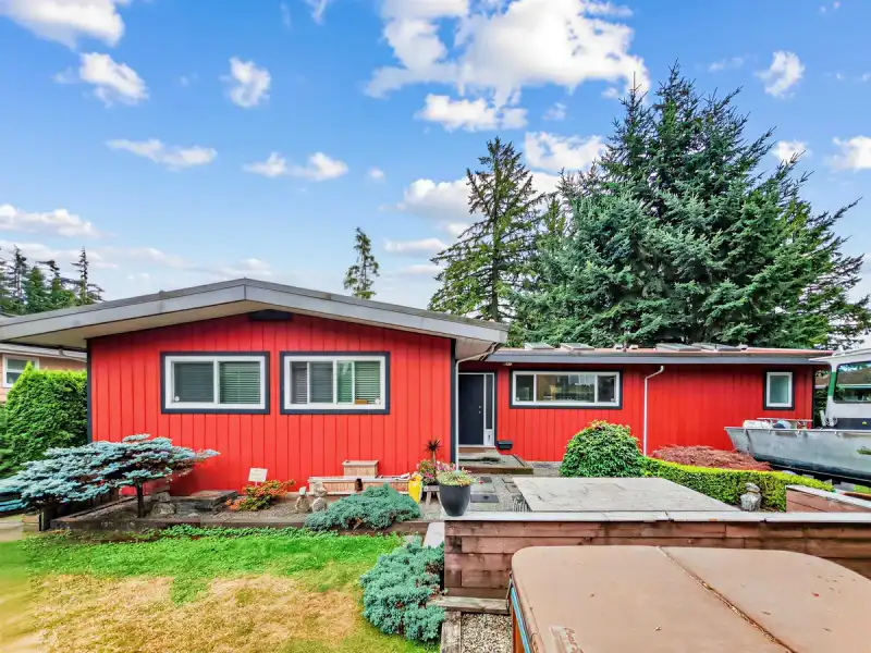 712 SHAW AVENUE - photo 1 of 40