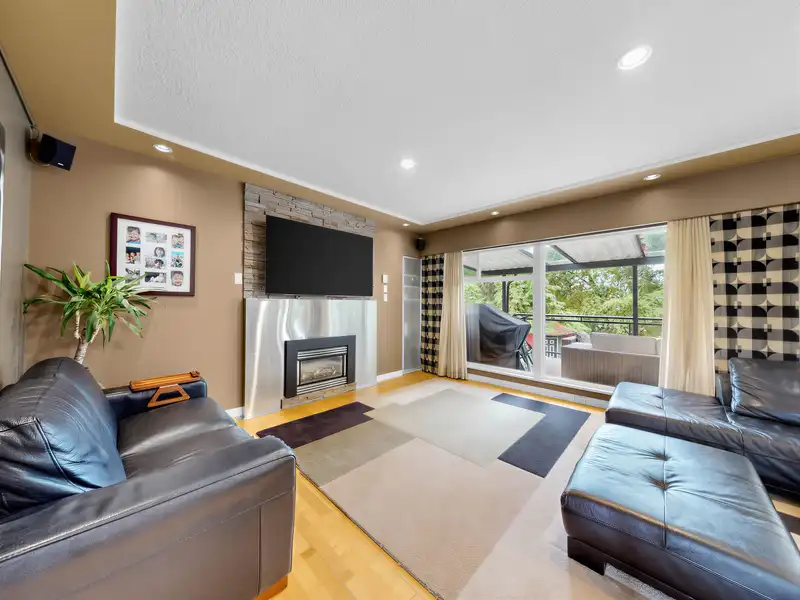 712 SHAW AVENUE - photo 3 of 40