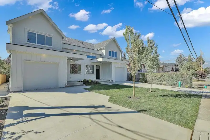 9498 118 STREET - photo 2 of 26
