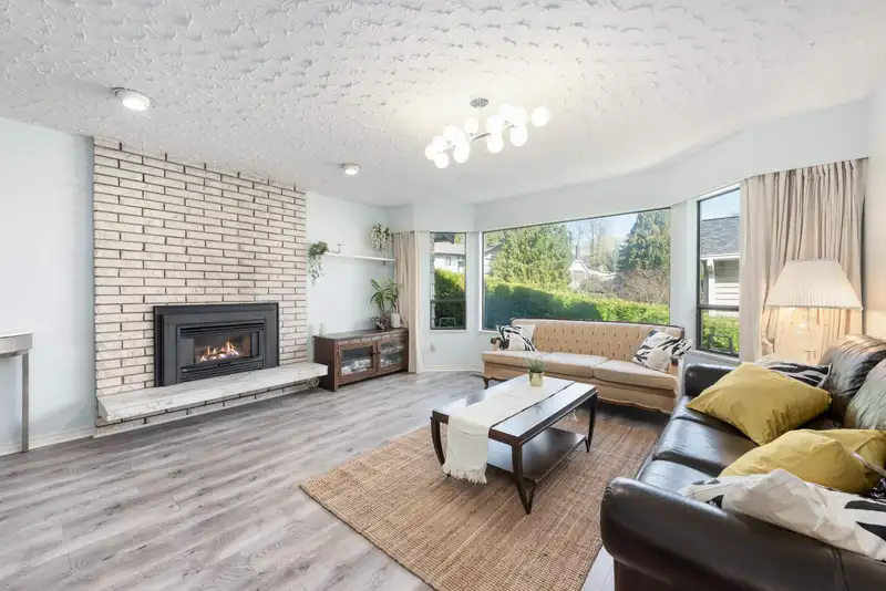 2950 KEETS DRIVE - photo 4 of 38