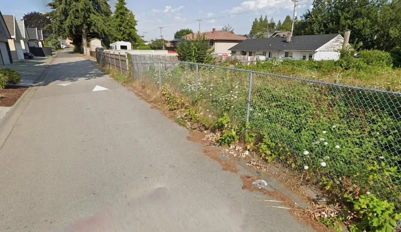 14670 60 AVENUE - photo 4 of 5