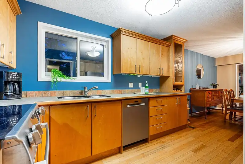 3220 275 STREET - photo 4 of 33