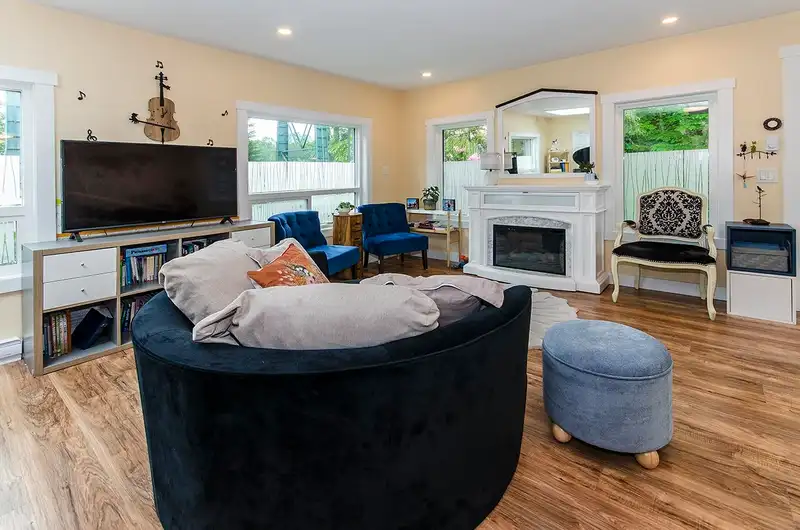401 RAINDANCE CRESCENT - photo 1 of 37