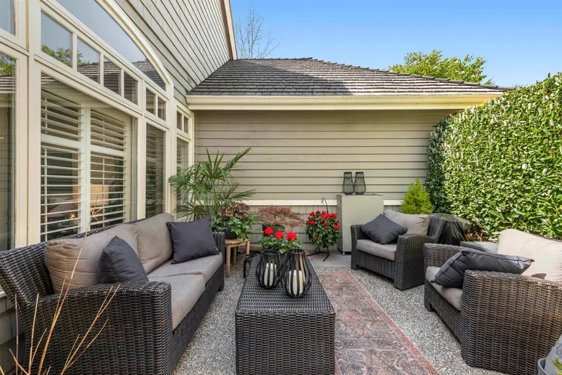 204 6505 3 AVENUE - photo 4 of 25