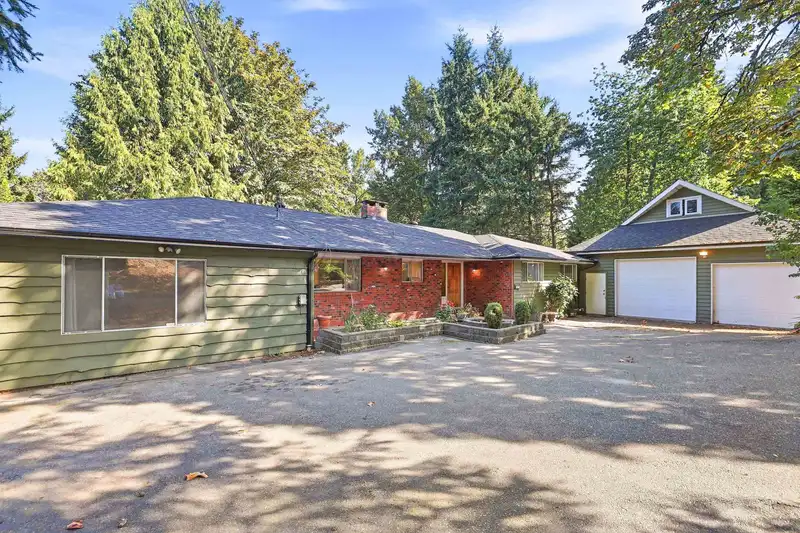 14373 115 AVENUE - photo 2 of 36