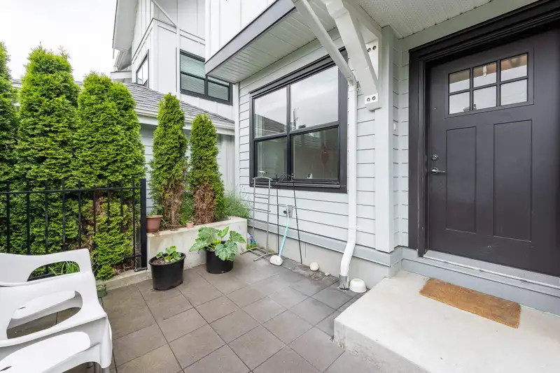 201 6933 ARCOLA STREET - photo 3 of 17
