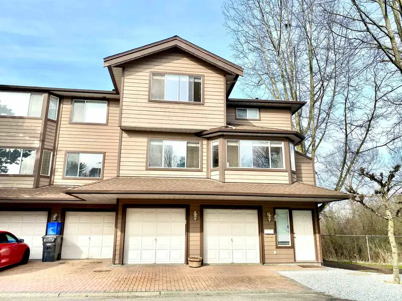 49 5380 SMITH DRIVE - photo 2 of 40
