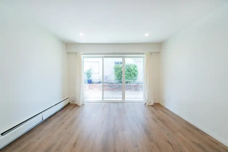 206 2025 W 2ND AVENUE - photo 2 of 26