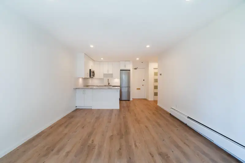 206 2025 W 2ND AVENUE - photo 4 of 26