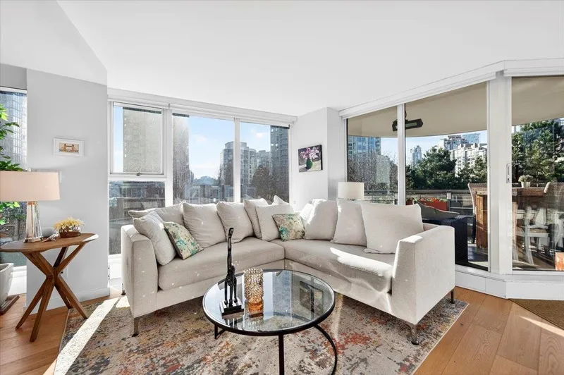 603 1009 EXPO BOULEVARD - photo 3 of 25