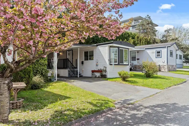 3 8220 KING GEORGE BOULEVARD - photo 1 of 25