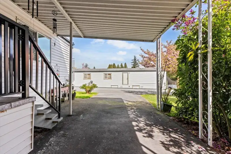 3 8220 KING GEORGE BOULEVARD - photo 3 of 25