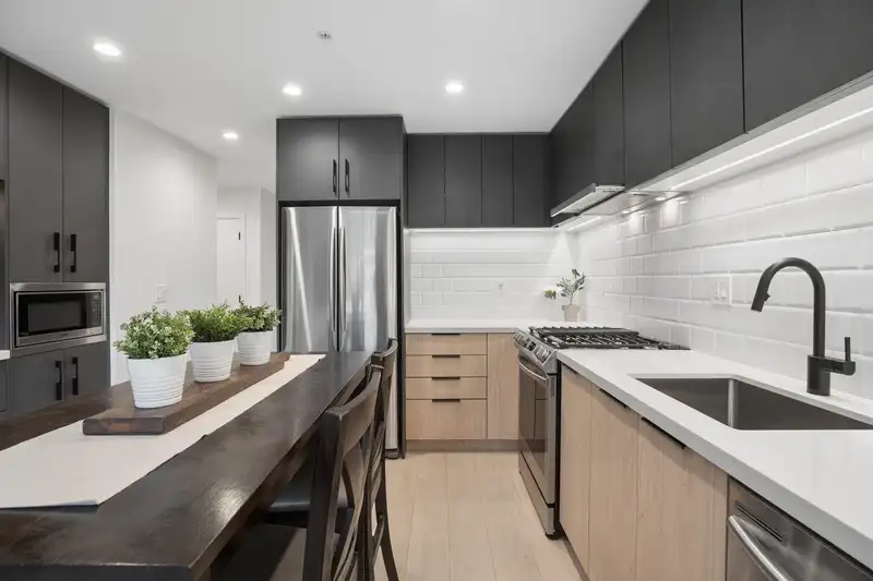 413 3038 ST GEORGE STREET - photo 1 of 29