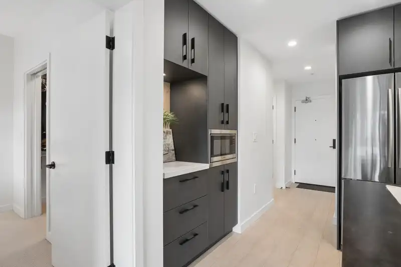 413 3038 ST GEORGE STREET - photo 4 of 29