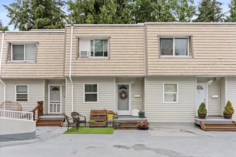 4 33293 E BOURQUIN CRESCENT - photo 1 of 32
