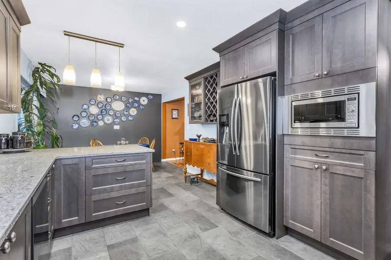 12146 ROTHSAY STREET - photo 3 of 25