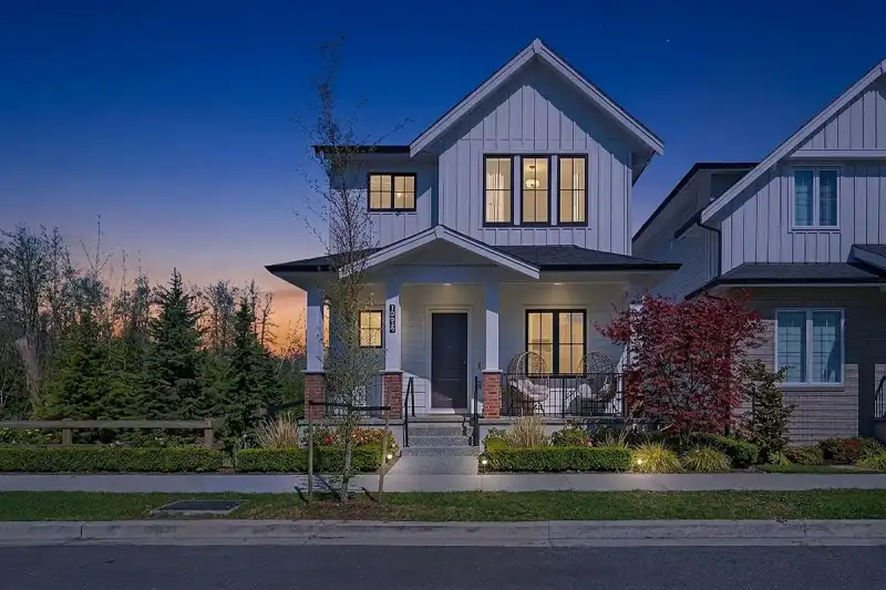 19619 75 AVENUE - photo 1 of 40