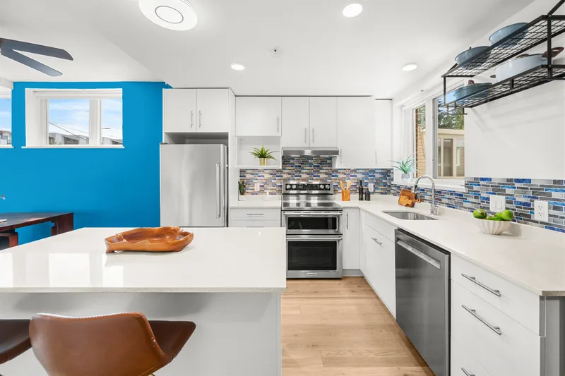 TH5 2137 CHESTERFIELD AVENUE - photo 1 of 25