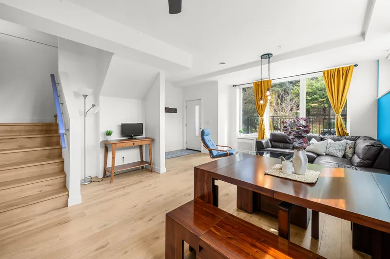 TH5 2137 CHESTERFIELD AVENUE - photo 3 of 25