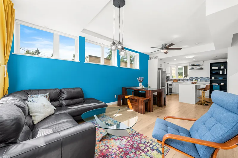 TH5 2137 CHESTERFIELD AVENUE - photo 4 of 25