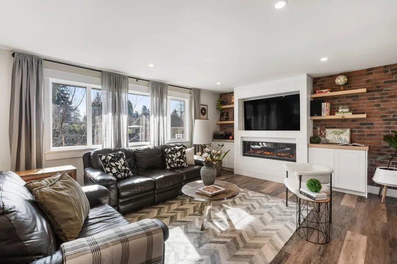 21635 123 AVENUE - photo 1 of 25