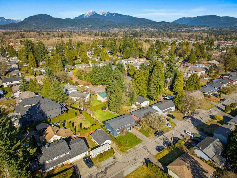 21635 123 AVENUE - photo 3 of 25