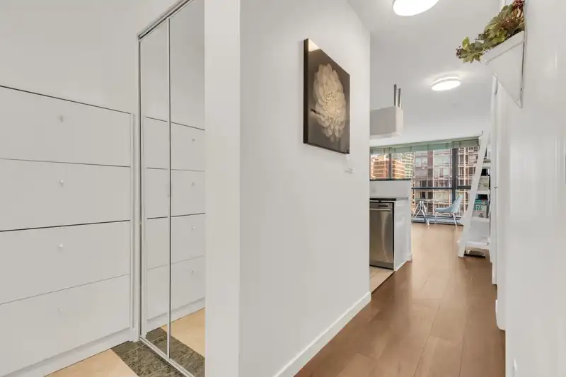 1601 1331 ALBERNI STREET - photo 2 of 22