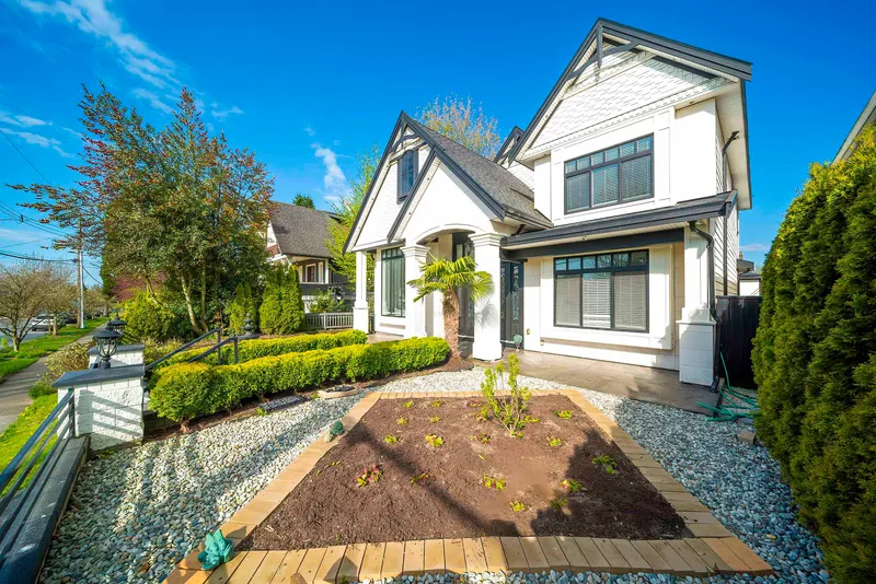 813 DUBLIN STREET - photo 3 of 25