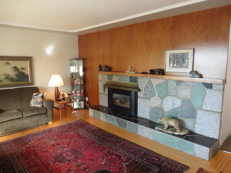 4861 MCKEE PLACE - photo 4 of 38