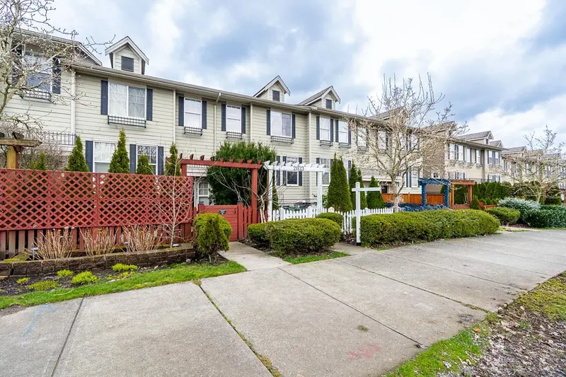 21123 80 AVENUE - photo 1 of 25