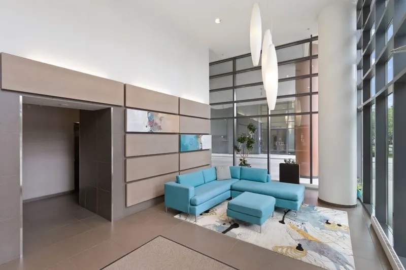 1902 33 SMITHE STREET - photo 2 of 25