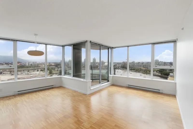 1902 33 SMITHE STREET - photo 3 of 25