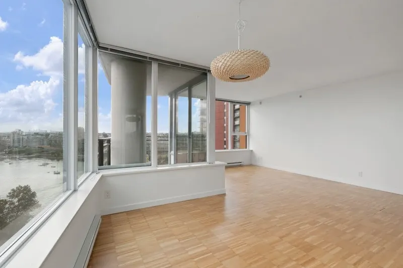 1902 33 SMITHE STREET - photo 4 of 25