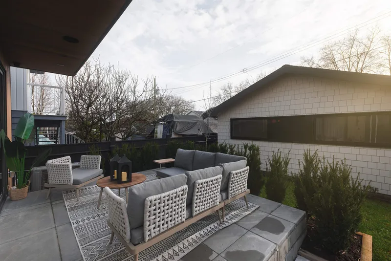 2 58 E 40TH AVENUE - photo 4 of 25