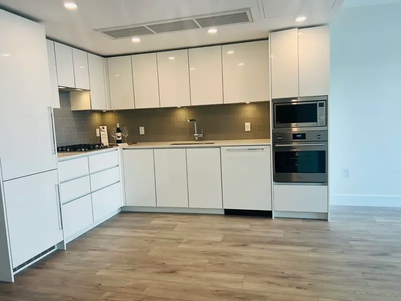 2003 10428 WHALLEY BOULEVARD - photo 4 of 25