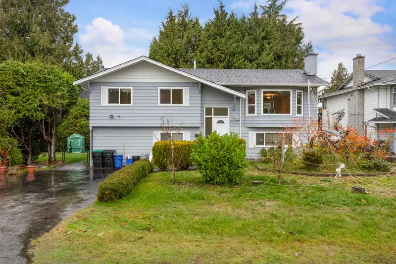 19617 48 AVENUE - photo 1 of 39