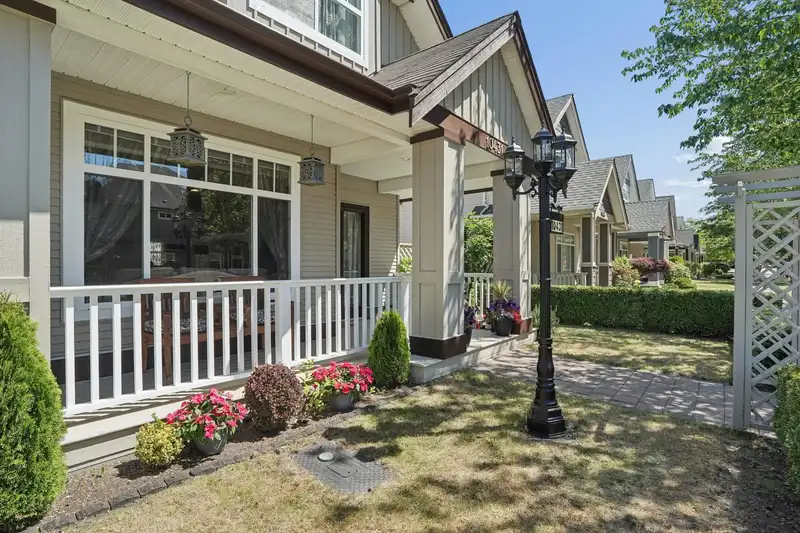 10431 SHEPHERD DRIVE - photo 4 of 40