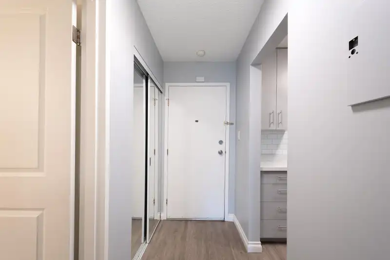 207 9202 HORNE STREET - photo 2 of 38