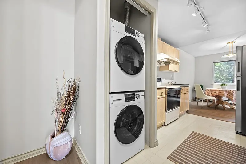 205 6388 MARLBOROUGH AVENUE - photo 3 of 20