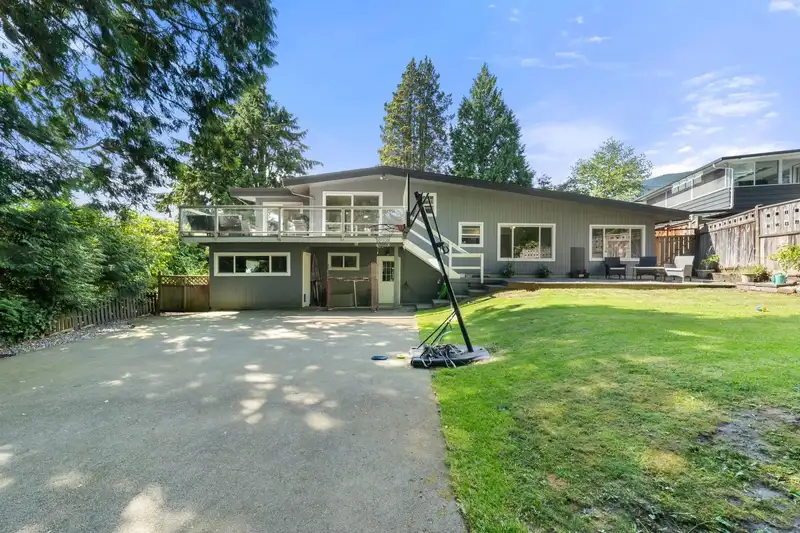 3920 DELBROOK AVENUE - photo 3 of 34