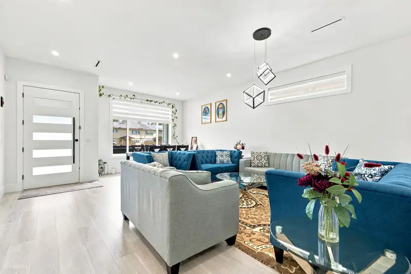 13271 80 AVENUE - photo 4 of 40