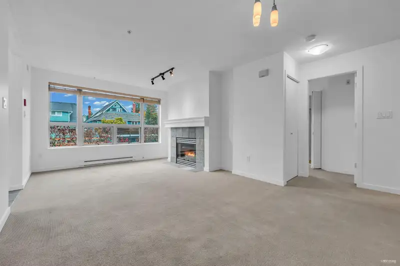 205 3161 W 4TH AVENUE - photo 2 of 35