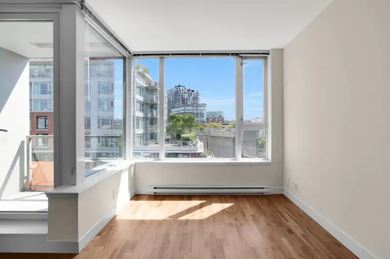 803 251 E 7TH AVENUE - photo 3 of 23