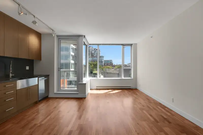 803 251 E 7TH AVENUE - photo 4 of 23