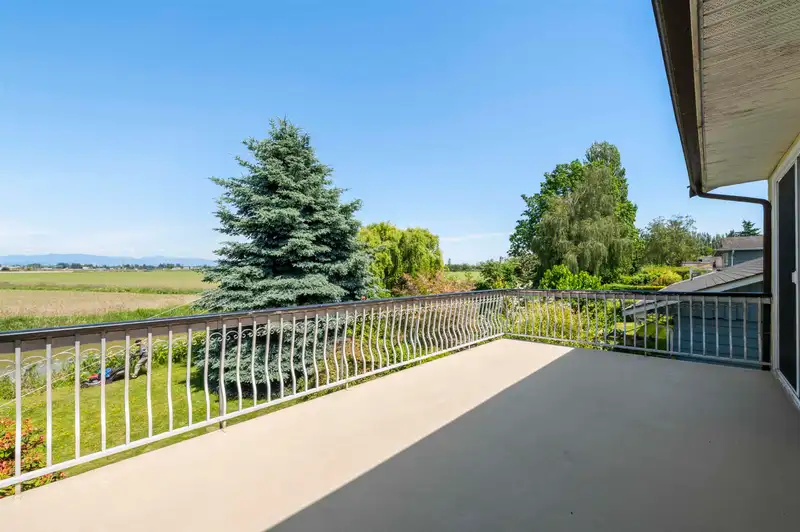 5799 CRESCENT DRIVE - photo 4 of 37