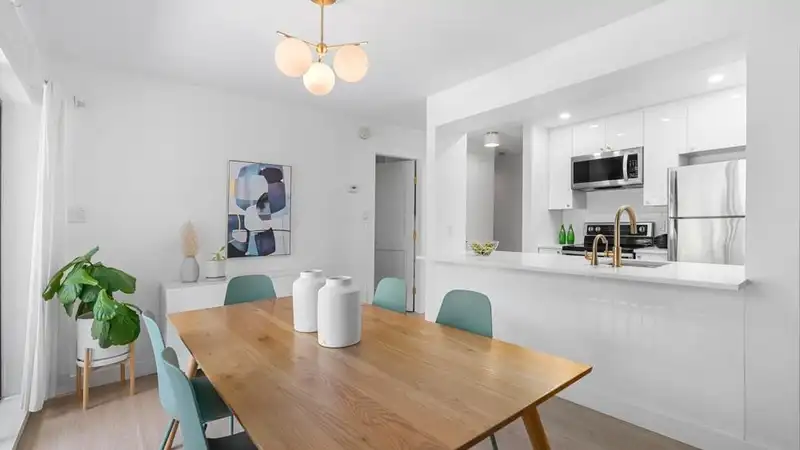 115 1945 WOODWAY PLACE - photo 1 of 40