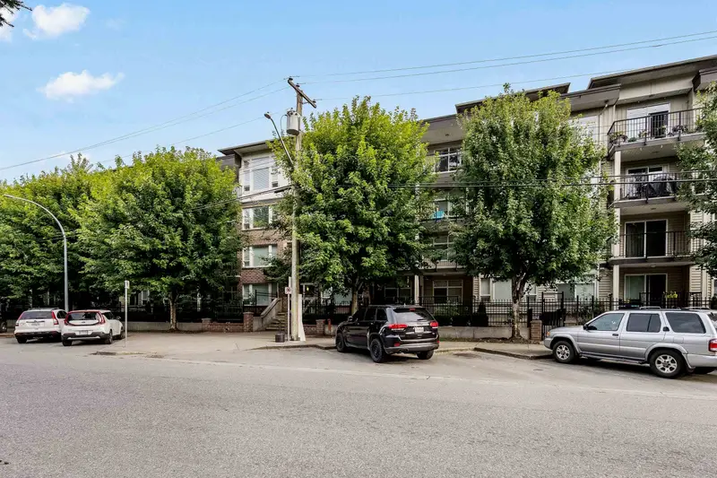 302 46150 BOLE AVENUE - photo 1 of 20