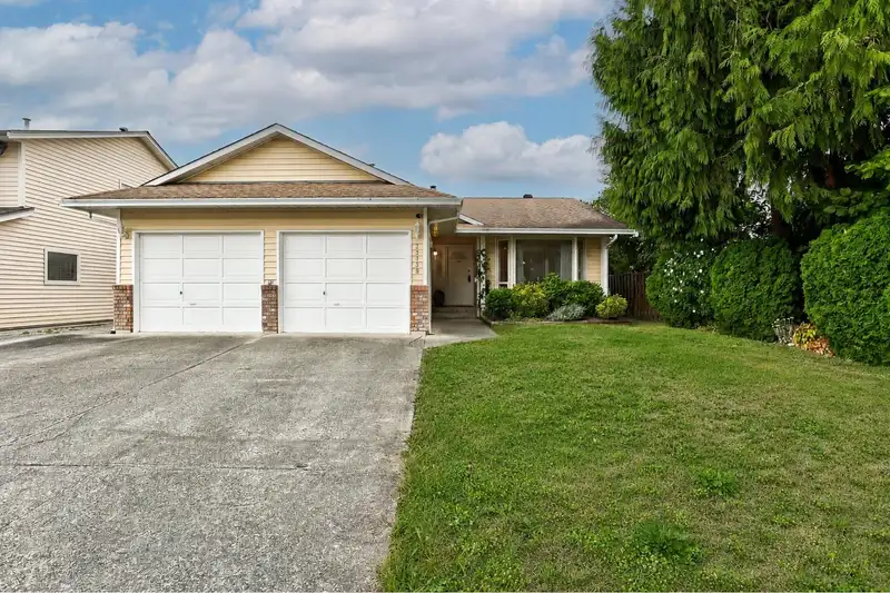 23439 NIGHTINGALE AVENUE - photo 1 of 33
