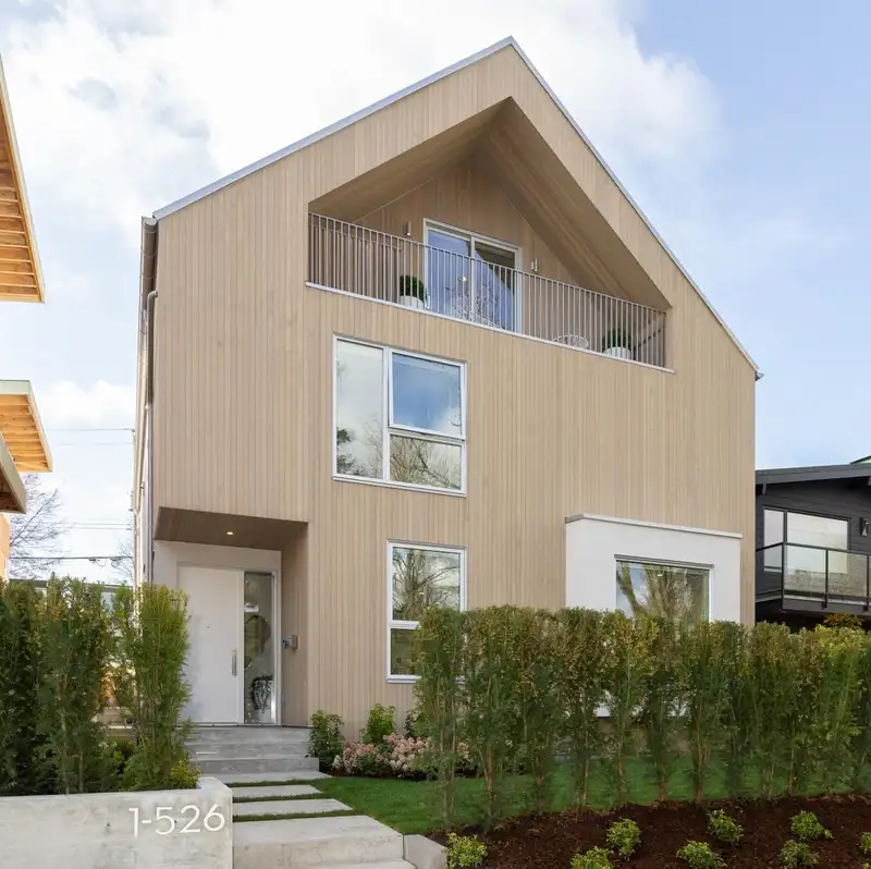 1 526 E 30TH AVENUE - photo 1 of 21